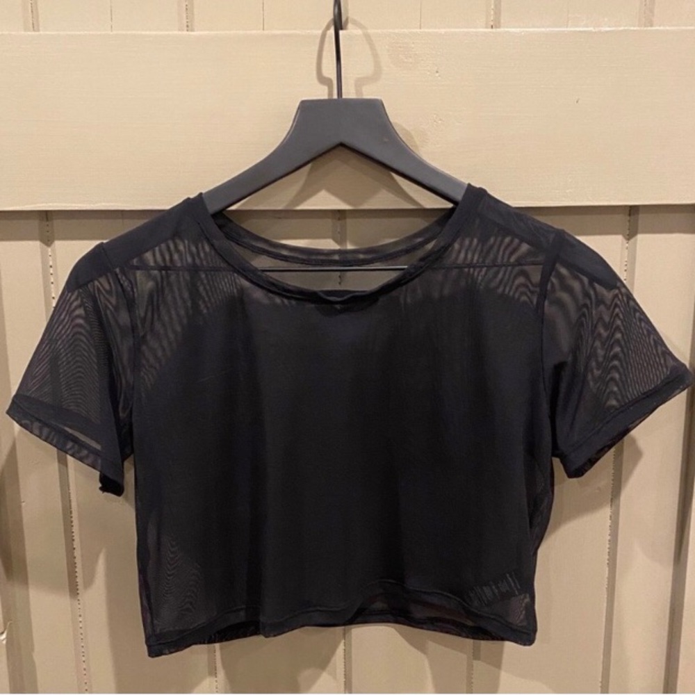 Alphalete boundless mesh crop top